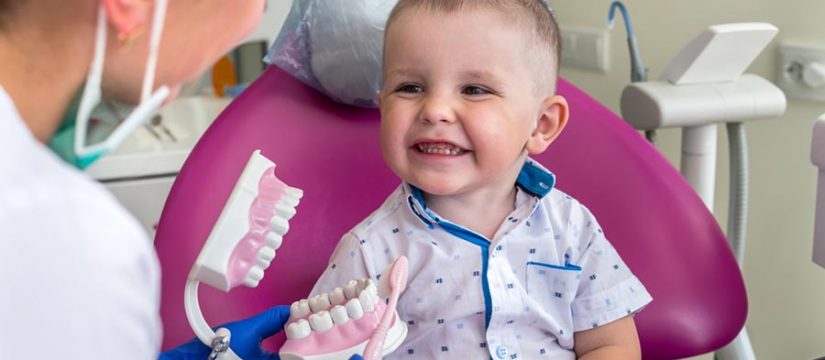 ABC wizyty adaptacyjnej, czyli co trzeba wiedzieć przed pierwszym pójściem z dzieckiem do dentysty